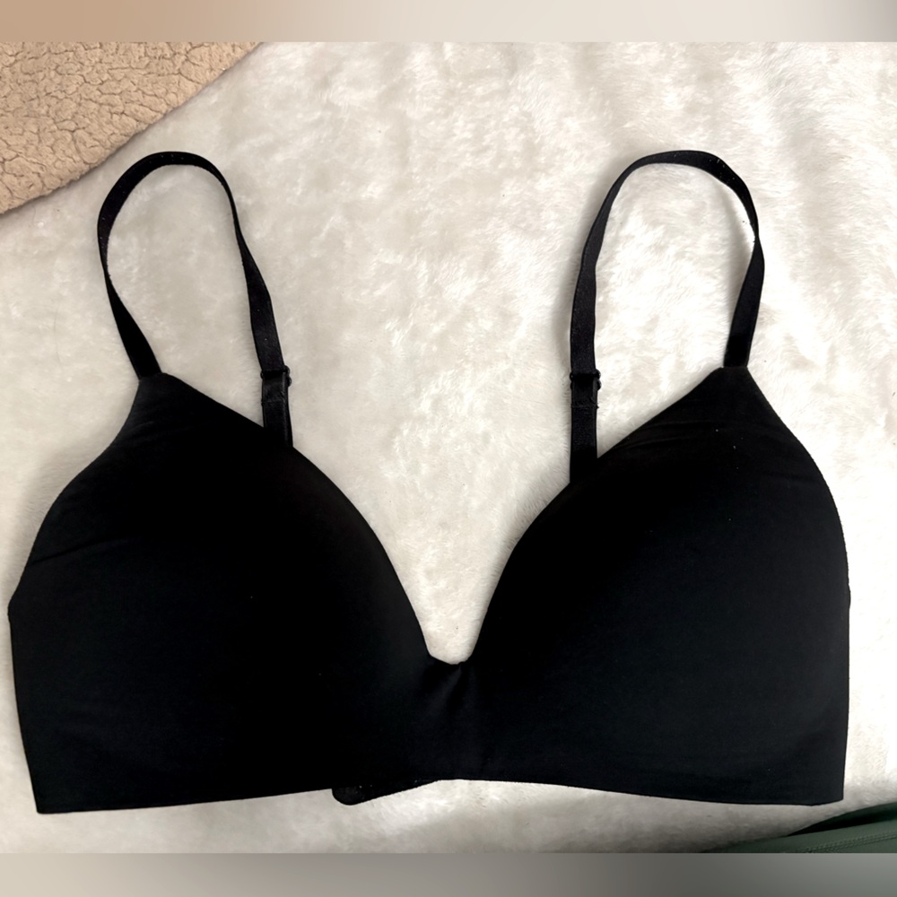Victoria Secret TShirt Lightly Lined Black Wireless Bra 32C